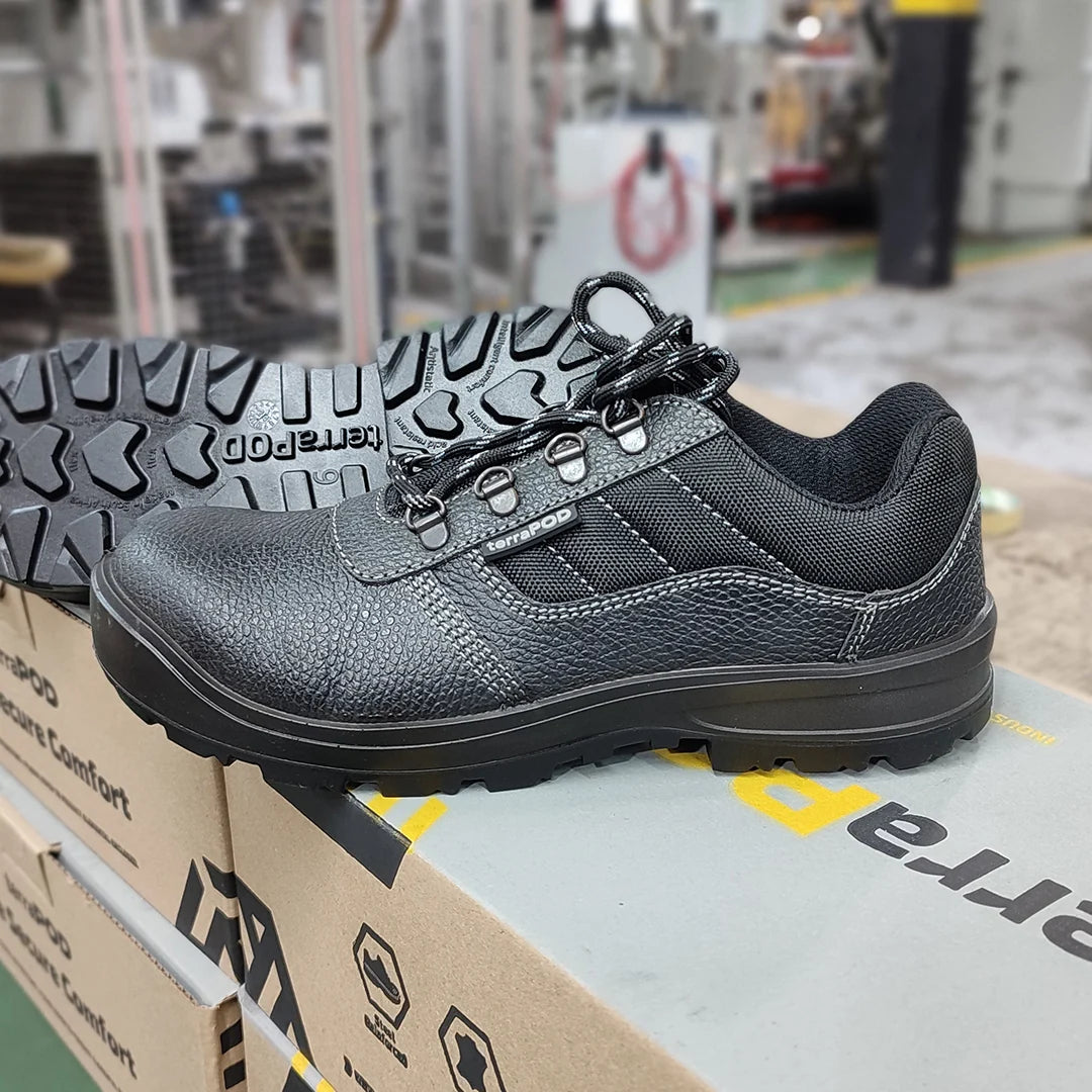 Tremendous Men's Leather & Cordura Safety Shoe